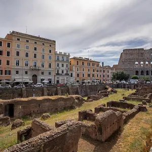 Colosseo Luxe In The Center Of Rome